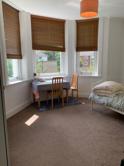 A bright double room near Bournemouth town & Asda Main Photo