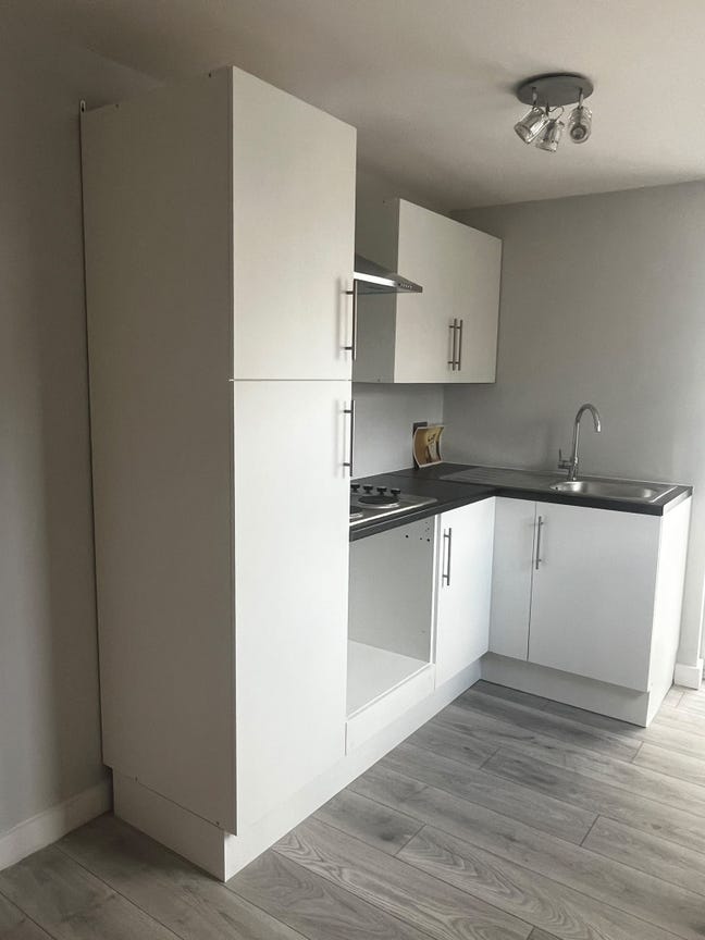  Self-Contained Studio – Hornchurch, RM12 4DB Main Photo