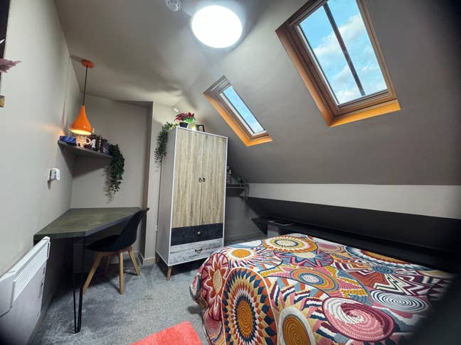 Room 6:  Modernly Furnished Room Main Photo
