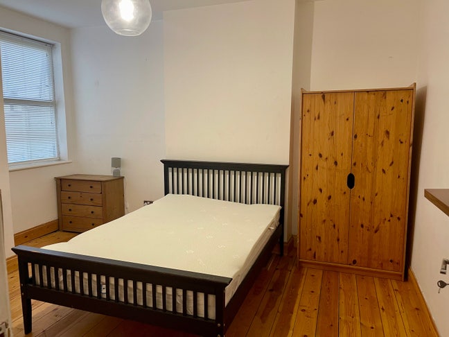 Lovely spacious double room to let in Clacton Main Photo
