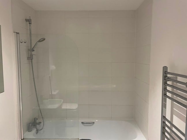 Spacious furnished single bed  Main Photo