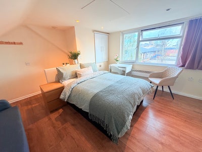 Studio Flat in N18, Universal Credit, Furnished Main Photo