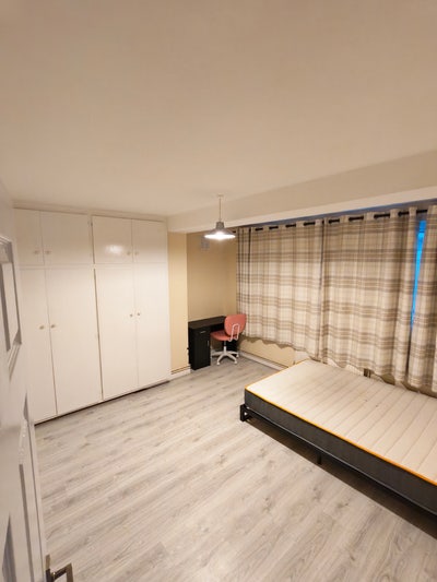 XL room available in Egham Main Photo