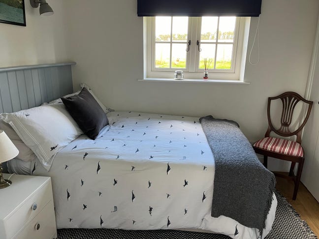 Lovely small double (single occupancy) room  Main Photo