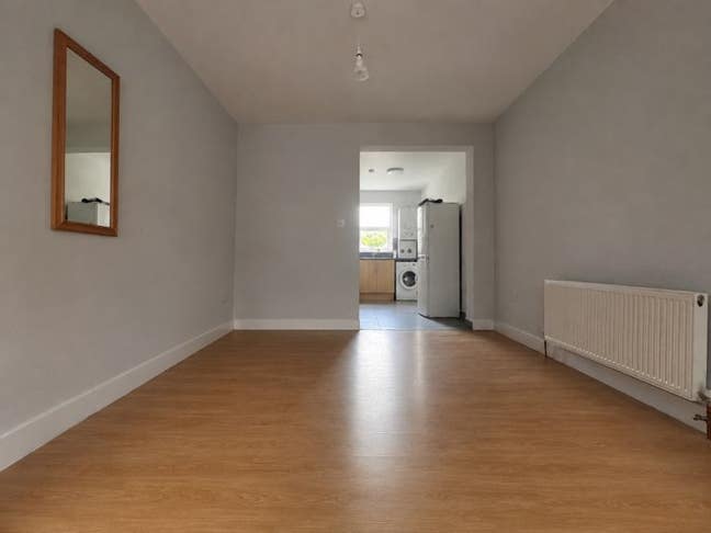 Newly Renovated 3-Bedroom Flat | Greenford Main Photo