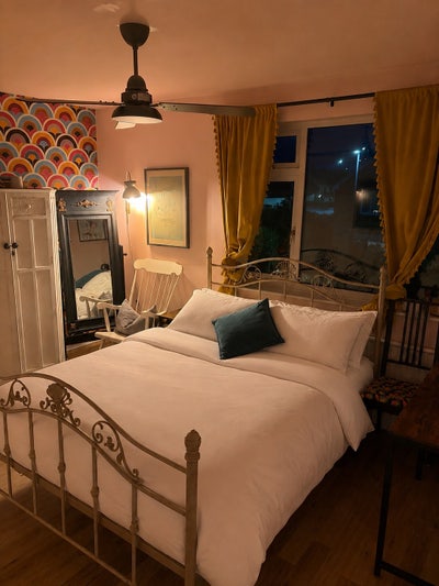 2 Rooms - Close to Metro & Free parking! Main Photo
