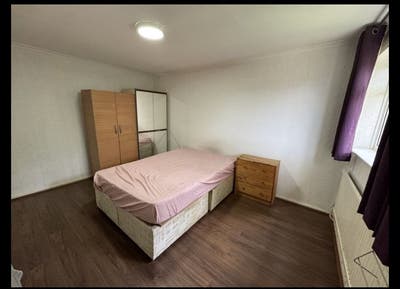 Spacious Double Room | Newly Refurbished Main Photo