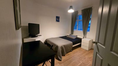 Cosy Double Room in The Heart of Wimbledon Main Photo