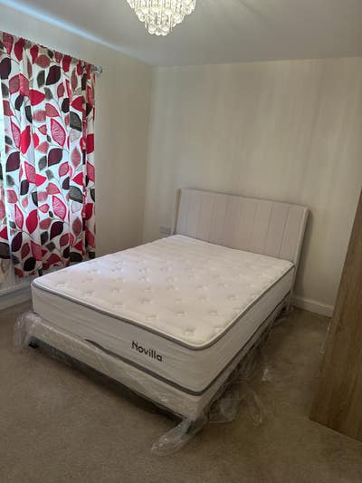 A standard and well furnished double bed room Main Photo