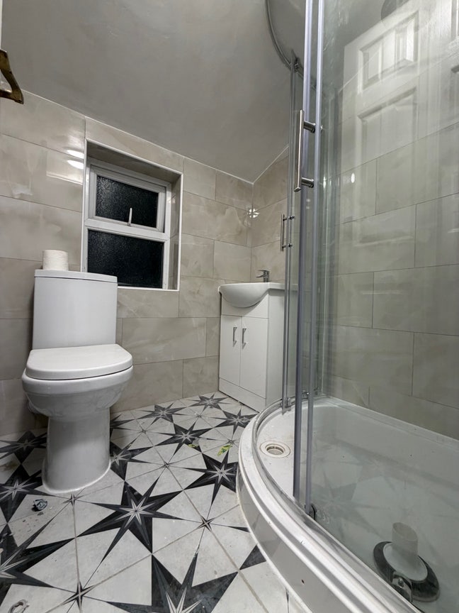 6 bedroom house for rent in Manor Park Main Photo