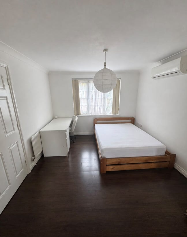 MUST VIEW: Beautiful Self Contained En-suite Main Photo