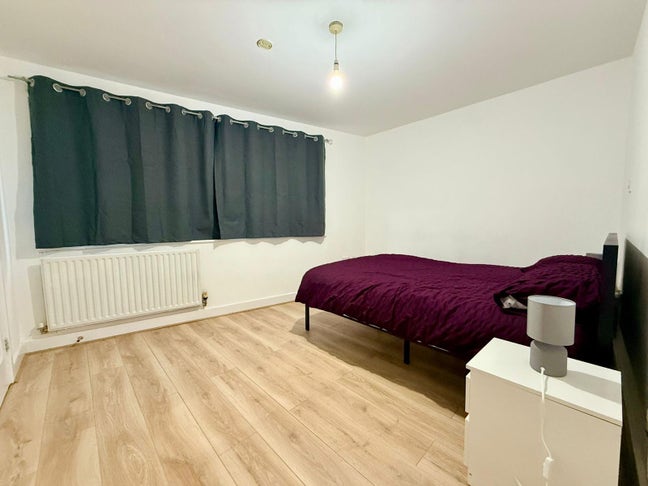 Double Room Available in Barking Main Photo