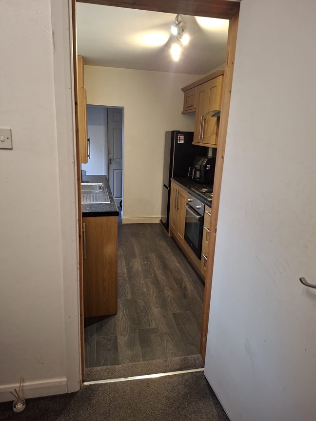 Double With Single & Single Room Available  Main Photo