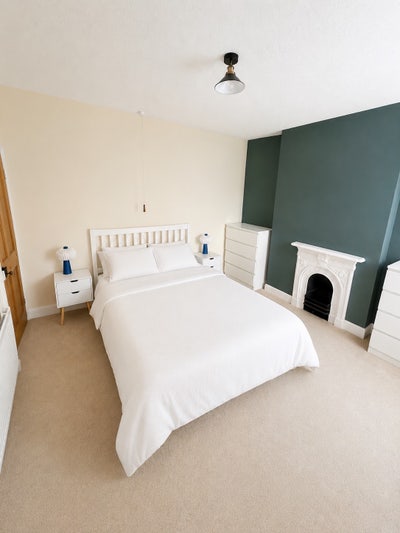 Large Double Room – Monday to Friday  Main Photo