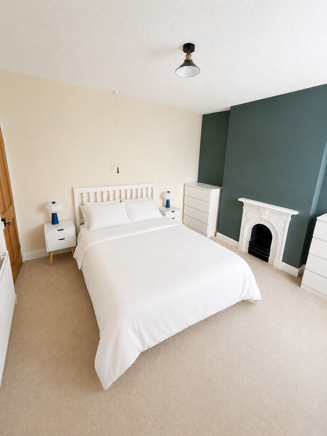Large Double Room – Monday to Friday  Main Photo