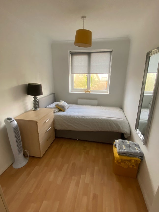 Furnished Double Room Available – Single Bed Main Photo