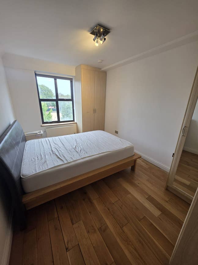 Amazing 2 * 2 Bed Flat Available Asap.. Must See!! Main Photo