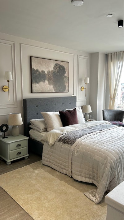 City centre en-suite double room in canalside flat Main Photo
