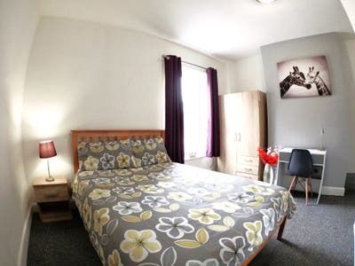 🌟 Stylish Double Room|💡 All Bills Included Main Photo