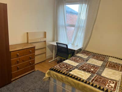 One double and one single bedrooms,Willesden  NW10 Main Photo
