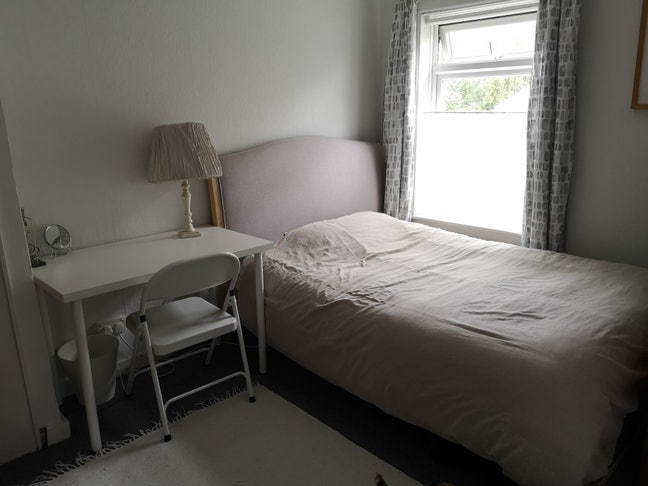 Female vegan/veggie- 2 rooms available Main Photo