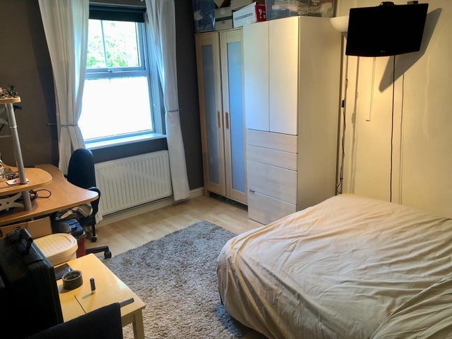 Double Room in a clean professional 3 Storey House Main Photo