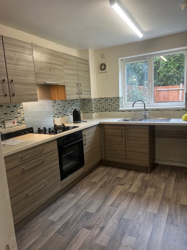Two bedroom  house with car parks  Main Photo