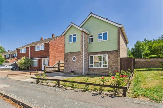 Amazing Double Room avaliable, near ARM & Hospital Main Photo