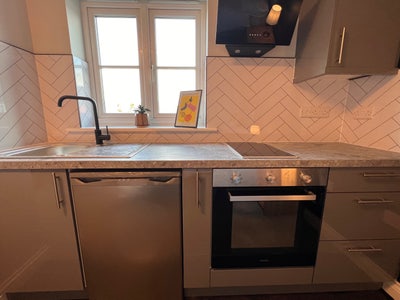 Modern Studio room with parking + all bills inc! Main Photo