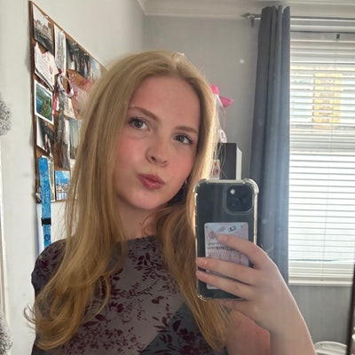 Young professional seeking a house/housemates  Main Photo