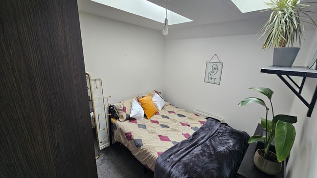 Double Room Available - Stratton, Swindon Main Photo