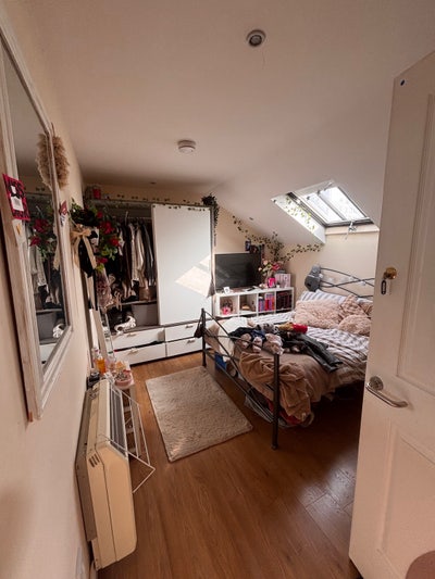 Furnished Room in Woman’s Sauchiehall St flat Main Photo