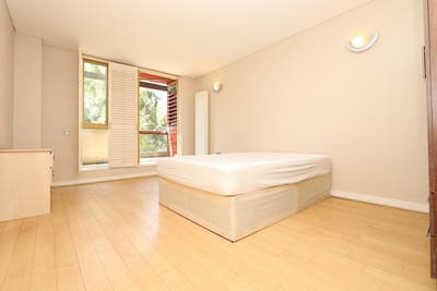 New large rooms in North Greenwich SE10  Main Photo