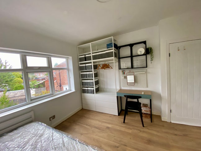 Beautifully furnished double room in Sale Main Photo