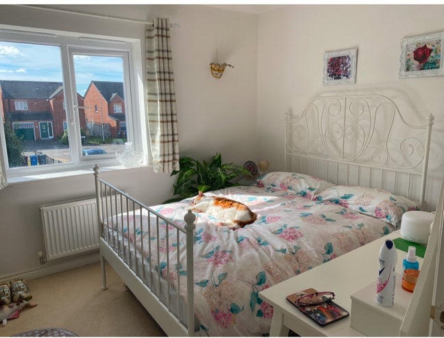  Female  preferred  large  bedroom  with  private  bathroom
 Main Photo