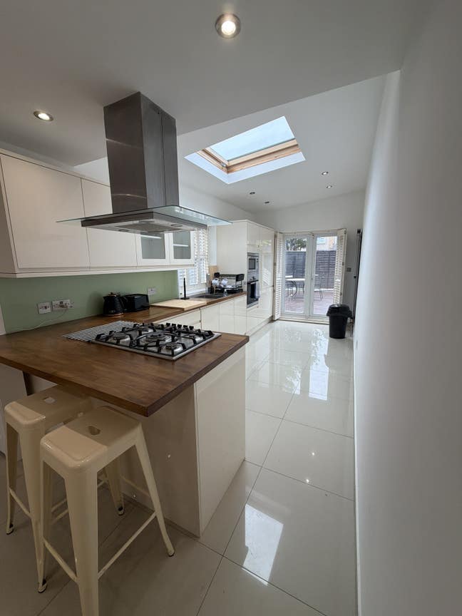 Rooms available in freshly refurbished house  Main Photo
