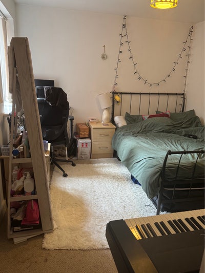 Double room(+own bathroom)in 2 bedroom flat Eccles Main Photo