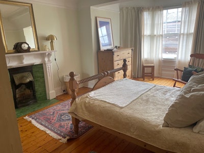 Large double in comfortable family home near city  Main Photo