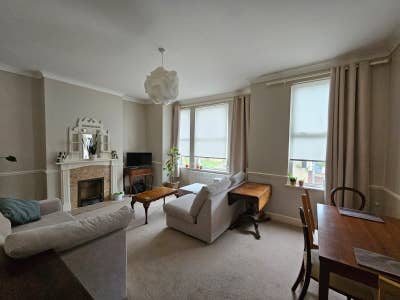 Bright Spacious Double Room with Garden & Cat  Main Photo