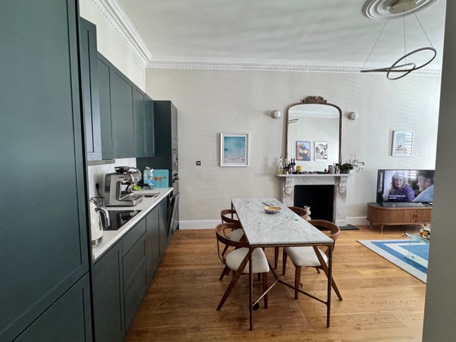 Stylish home in High Street Kensington Main Photo