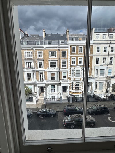Stylish home in High Street Kensington Main Photo