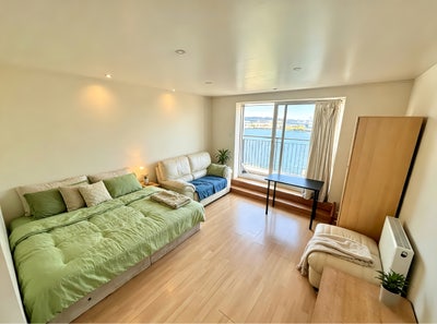 2 Modern Rooms - 3min to DLR - Gated & Concierge!  Main Photo