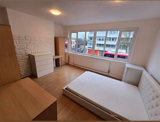 Fully Furnished Flat- 1 min to Surrey Quays St! Main Photo