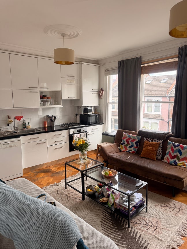Double (Ensuite) Available in Archway Maisonette Main Photo