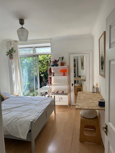A lovely double garden bedroom in Queens Park Main Photo