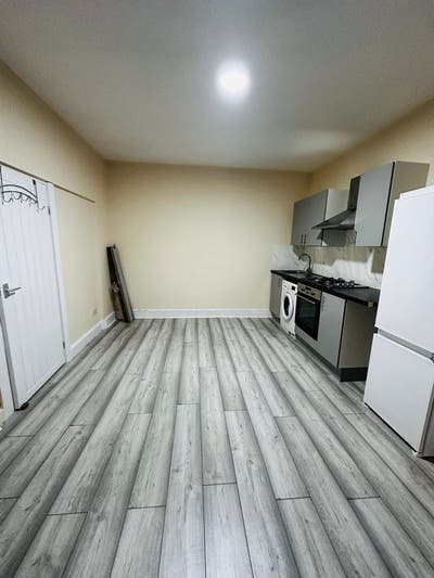 ✨Modern 1-Bed Flat With Private Garden Main Photo