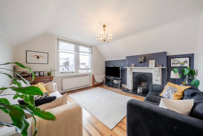 Two large and bright double bedrooms - short term Main Photo