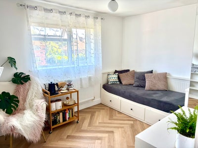 Bright double room with luxury bathroom  Main Photo