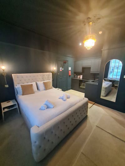 Recently renovated ensuite rooms to rent  Main Photo