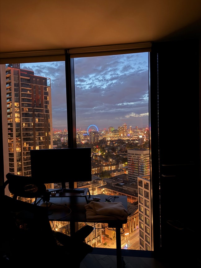 2B/2B Flat - 1 Room Available - Stunning views Main Photo